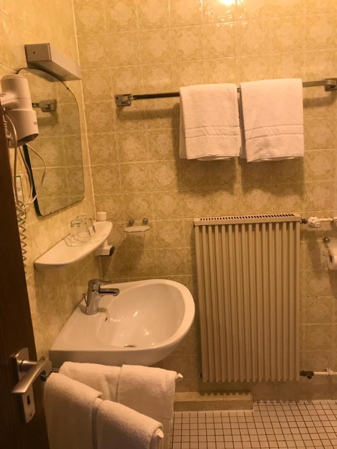 Gasthof und Pension Zur Frischen Quelle Heigenbruecken Exterior foto